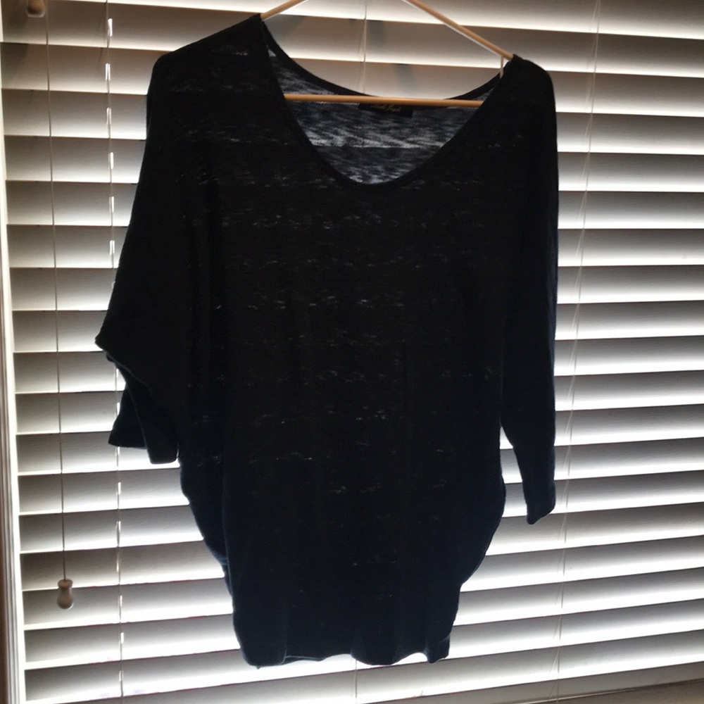 Laila Jayde navy top